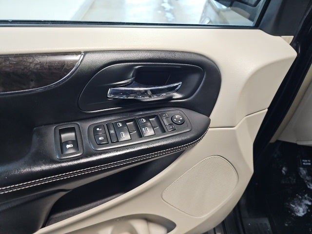 2012 Chrysler Town & Country Touring