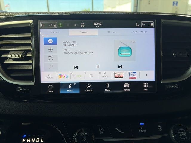 2025 Chrysler Pacifica Select