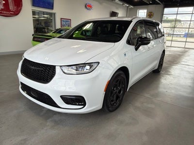 2024 Chrysler Pacifica Hybrid S Appearance Pkg
