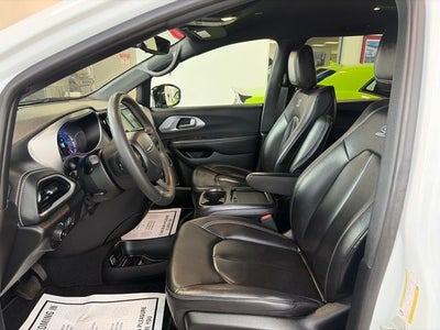 2024 Chrysler Pacifica Hybrid S Appearance Pkg