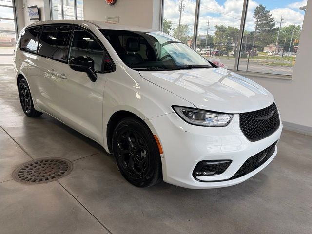 2024 Chrysler Pacifica Hybrid S Appearance Pkg