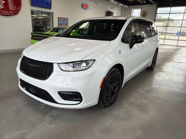 2024 Chrysler Pacifica Hybrid S Appearance Pkg