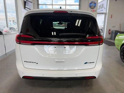 2024 Chrysler Pacifica Hybrid S Appearance Pkg