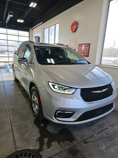 2022 Chrysler Pacifica Limited AWD