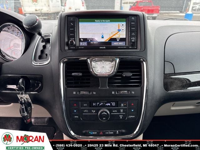 2013 Chrysler Town & Country Touring