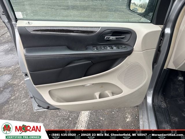 2013 Chrysler Town & Country Touring