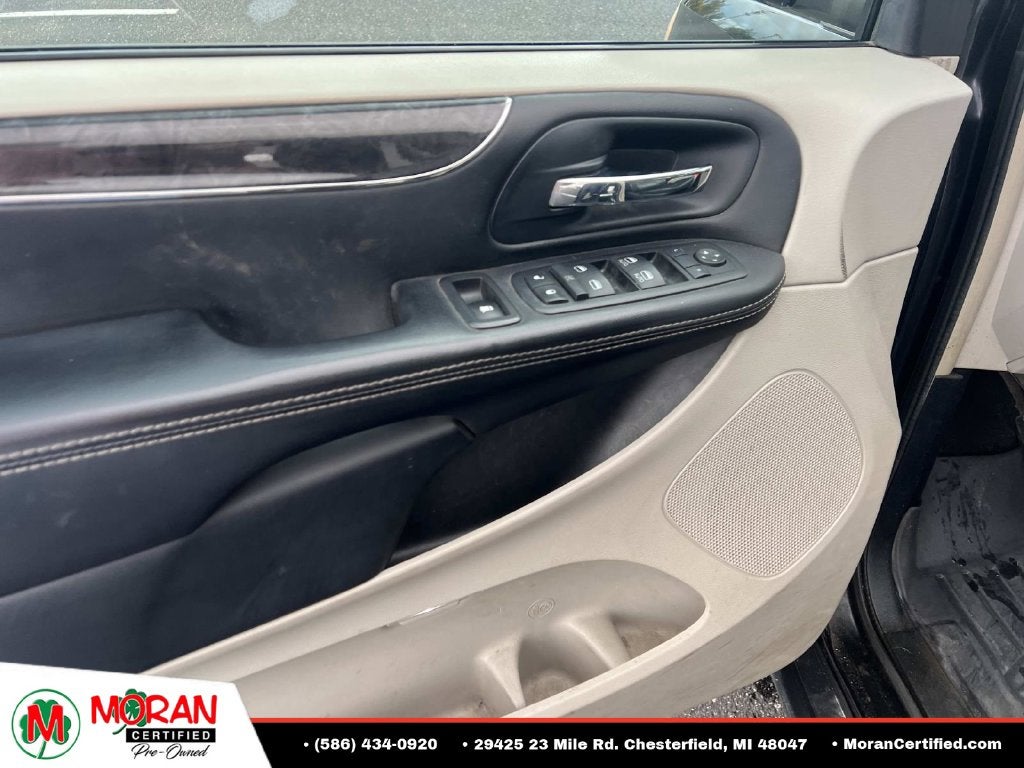 2014 Chrysler Town & Country Touring-L