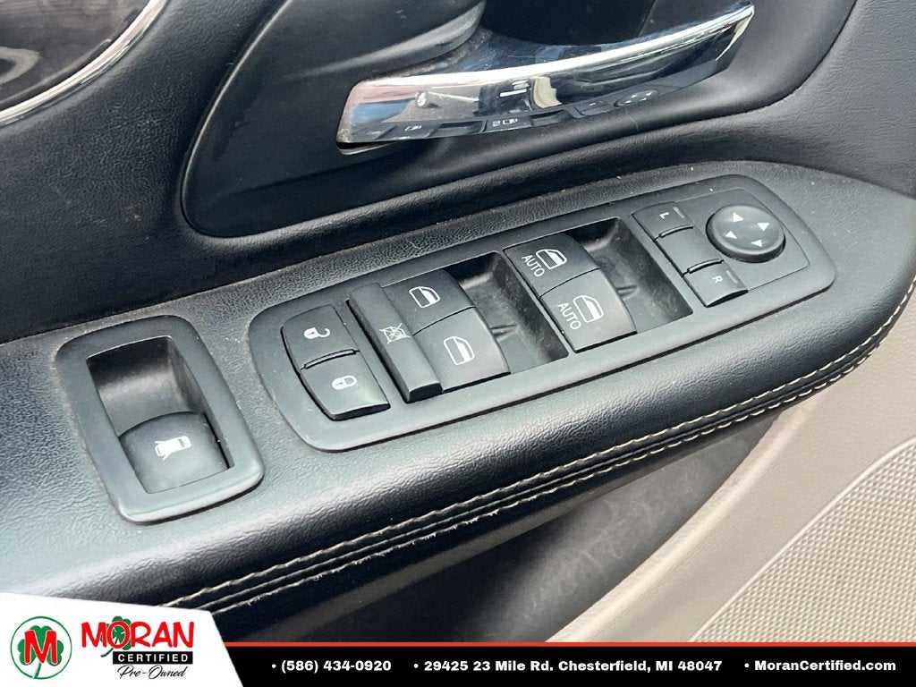 2014 Chrysler Town & Country Touring-L