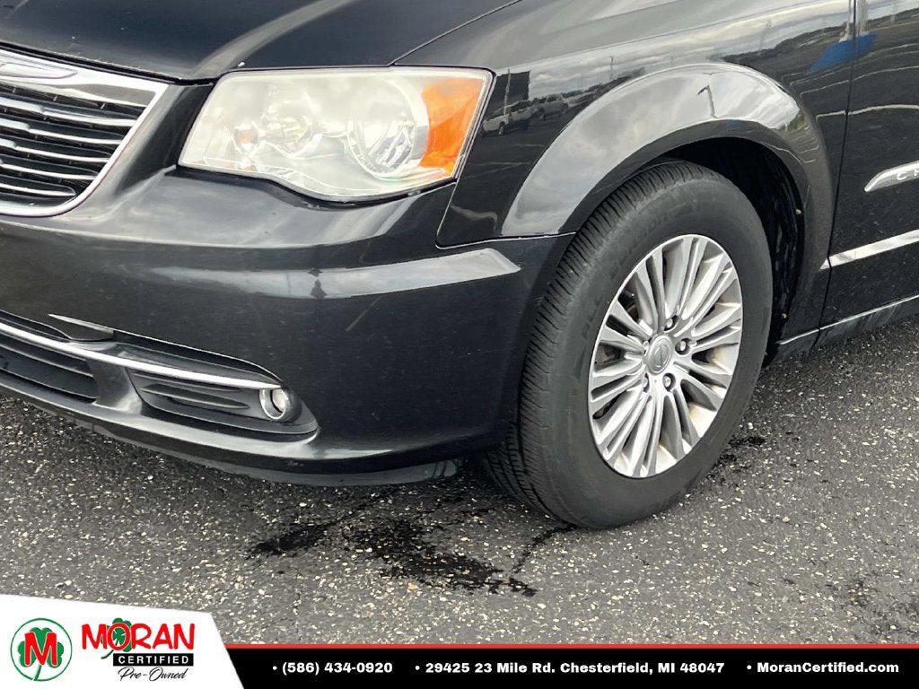 2014 Chrysler Town & Country Touring-L