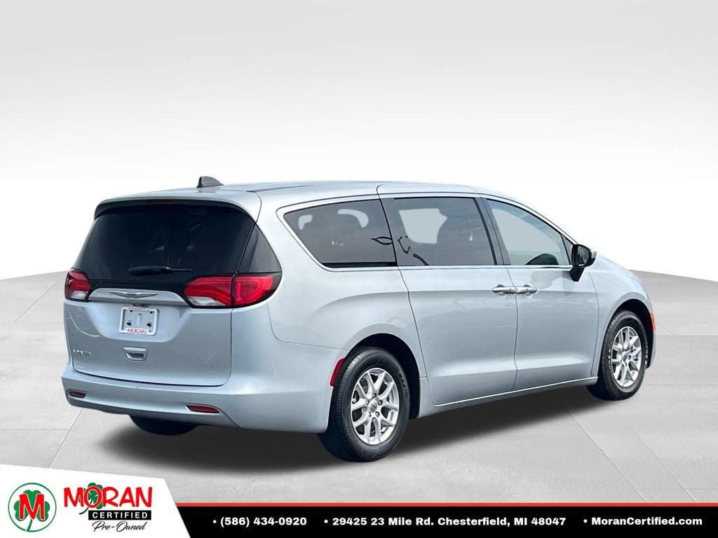 2022 Chrysler Voyager LX
