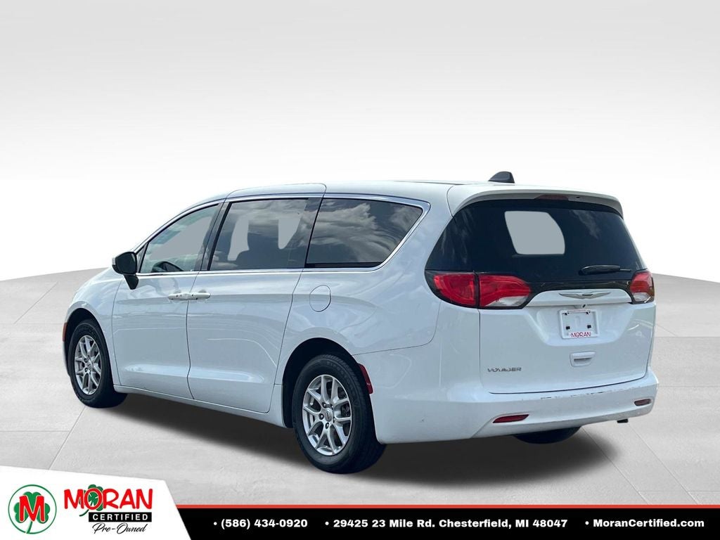 2022 Chrysler Voyager LX