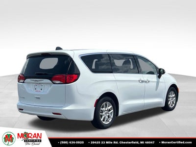 2022 Chrysler Voyager LX