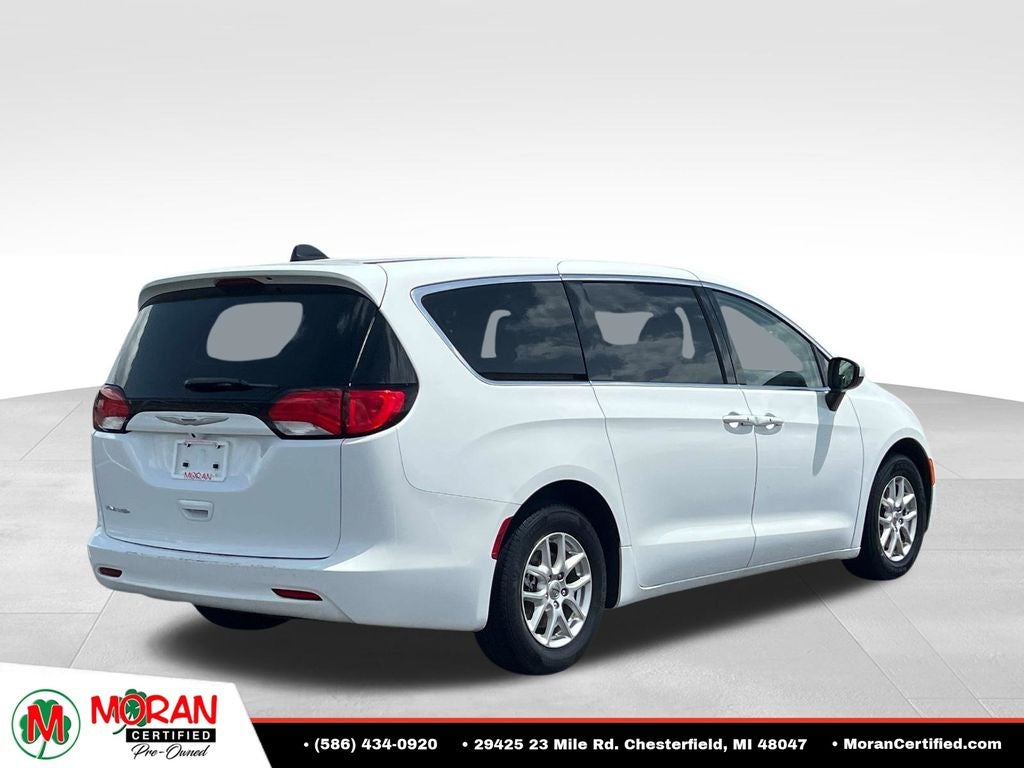 2022 Chrysler Voyager LX