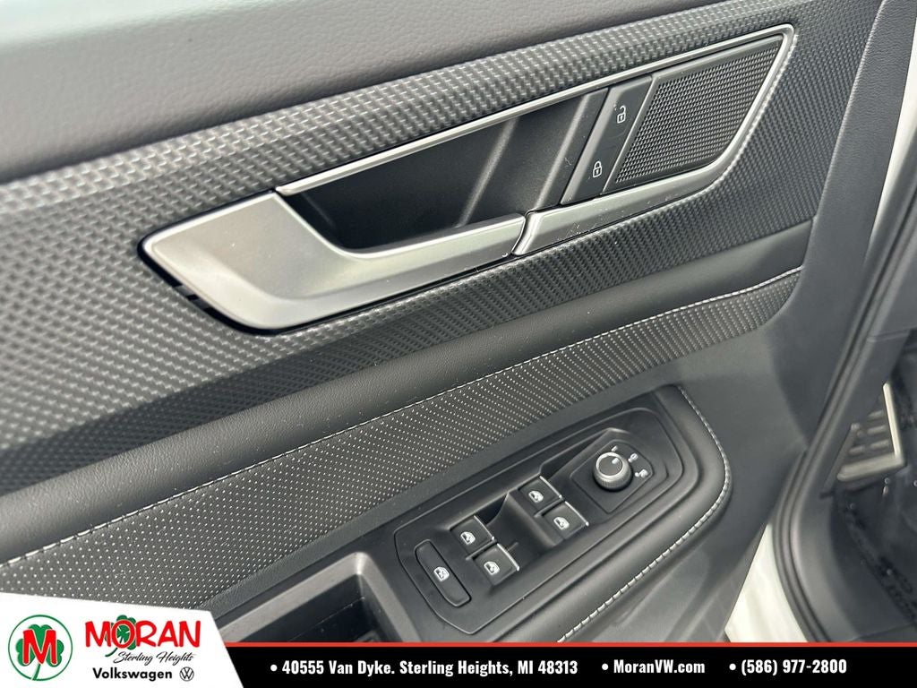 2025 Volkswagen Atlas Cross Sport 2.0T SEL R-Line Black
