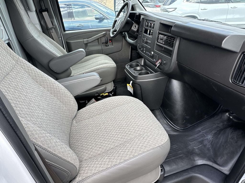 2025 GMC Savana 3500 Work Van